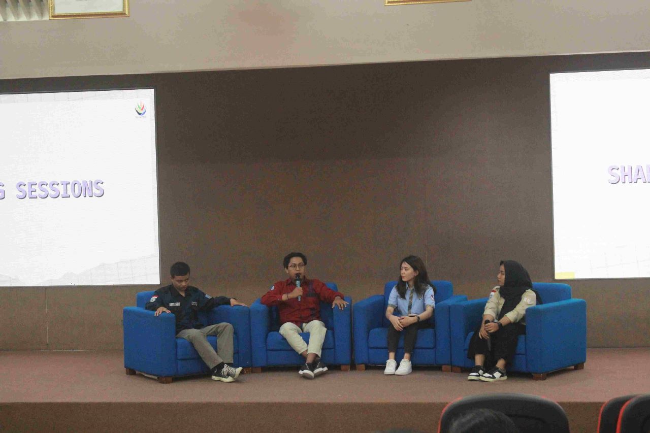 Sharing session antara DPMKM, MPMKM Udinus dan UPH Surabaya